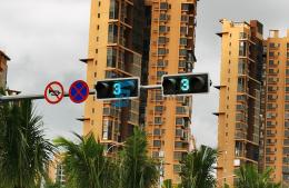 丁字路口交通信号灯是怎样设置的？通行规则及注意事项是什么？