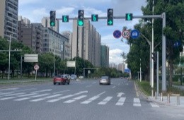 交通信号灯：道路安全与秩序的忠实守护者