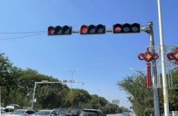 太阳能交通信号灯与传统交通灯：优劣对比与适用场景分析