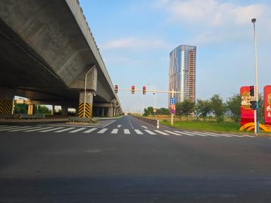 赛诺杰智能交通信号灯助力苏州市智慧交通升级，成效显著