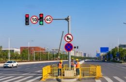 交通标志杆安装规范与关键施工要点解析