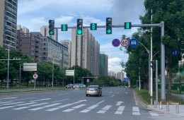 从传统灯盘到车路协同：这家老牌信号灯厂的“突围战”
