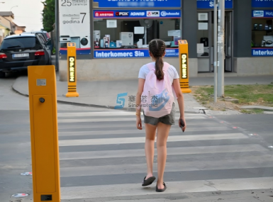 欧洲非灯控路口智慧斑马线系统案例